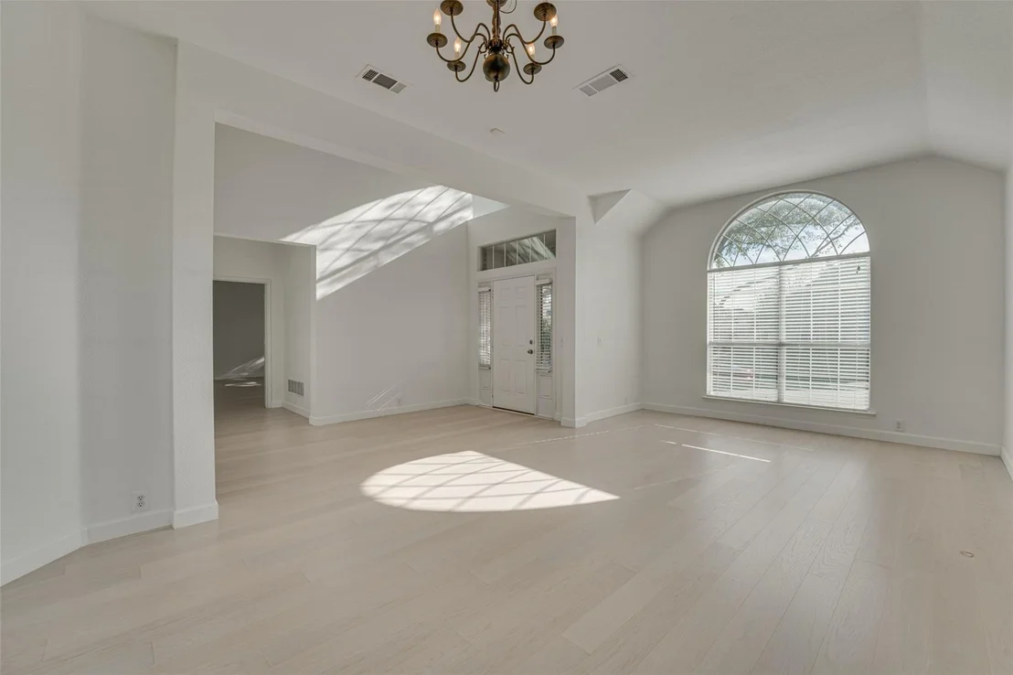 Photo of 558 Presidio Drive