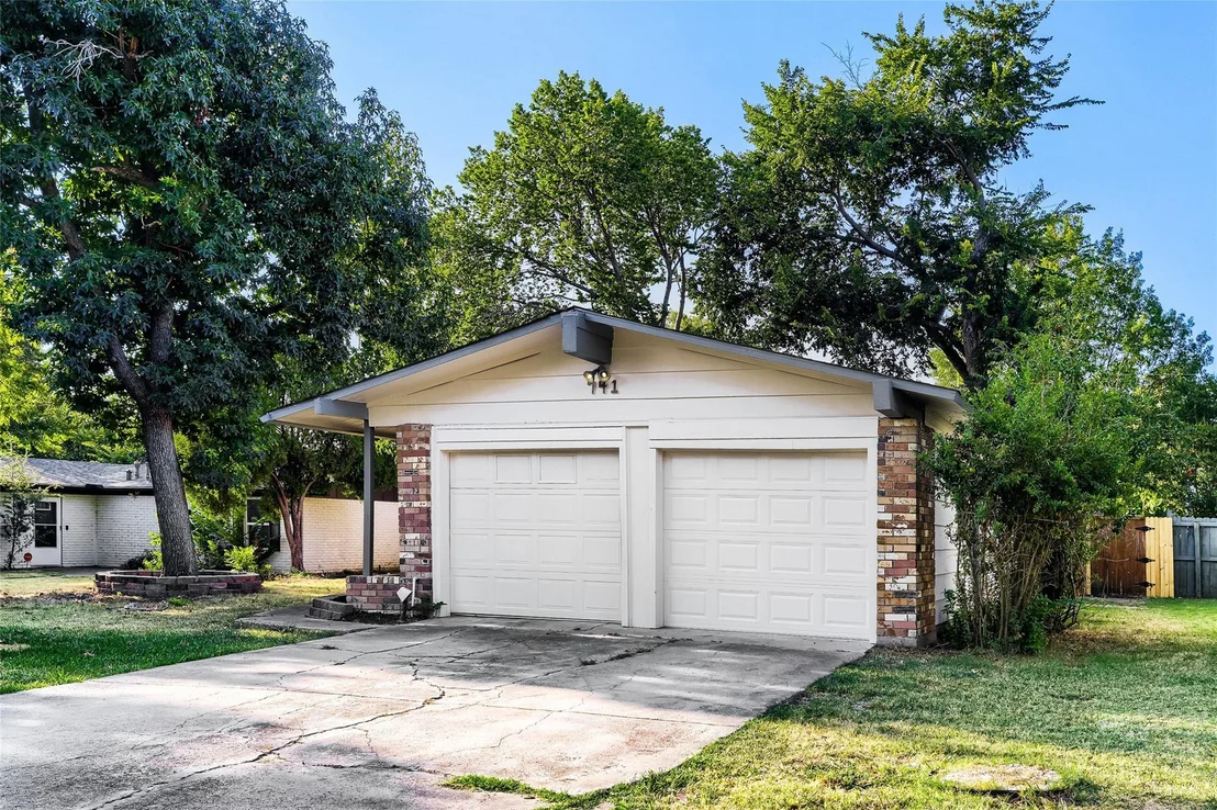 Photo of 741 Greenhaven Drive
