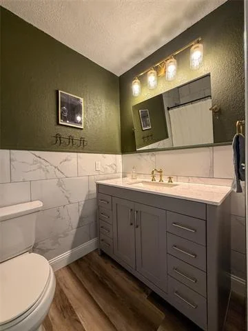Photo of 1033 Royal Lane