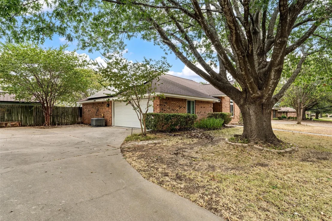 Photo of 812 Regina Drive