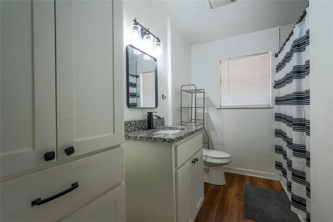 Photo of 807 N Lacy Drive