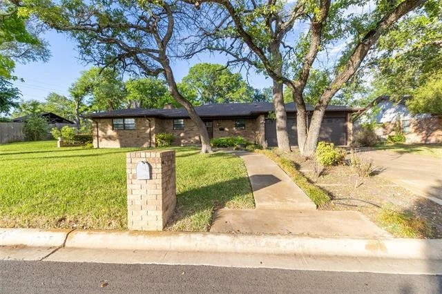 Photo of 3065 Summit Drive