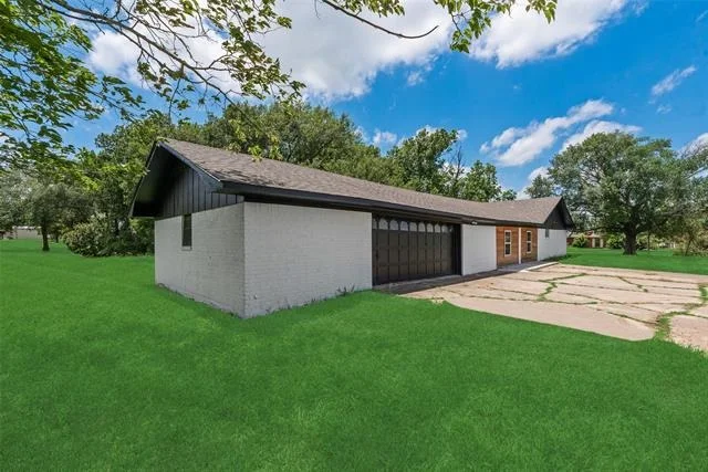 Photo of 906 Mesquite Lane