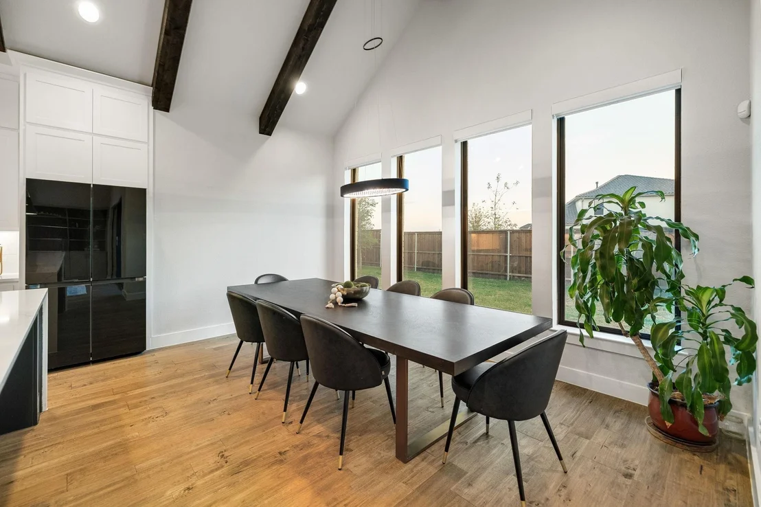 Photo of 2421 Heathrow Lane