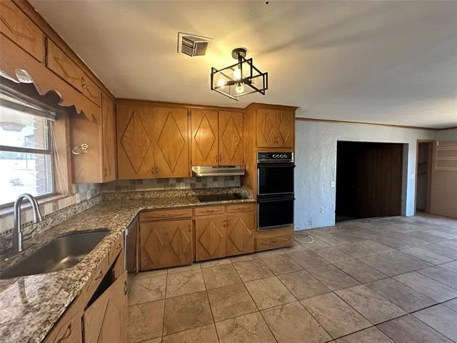 Photo of 1308 Lion Street