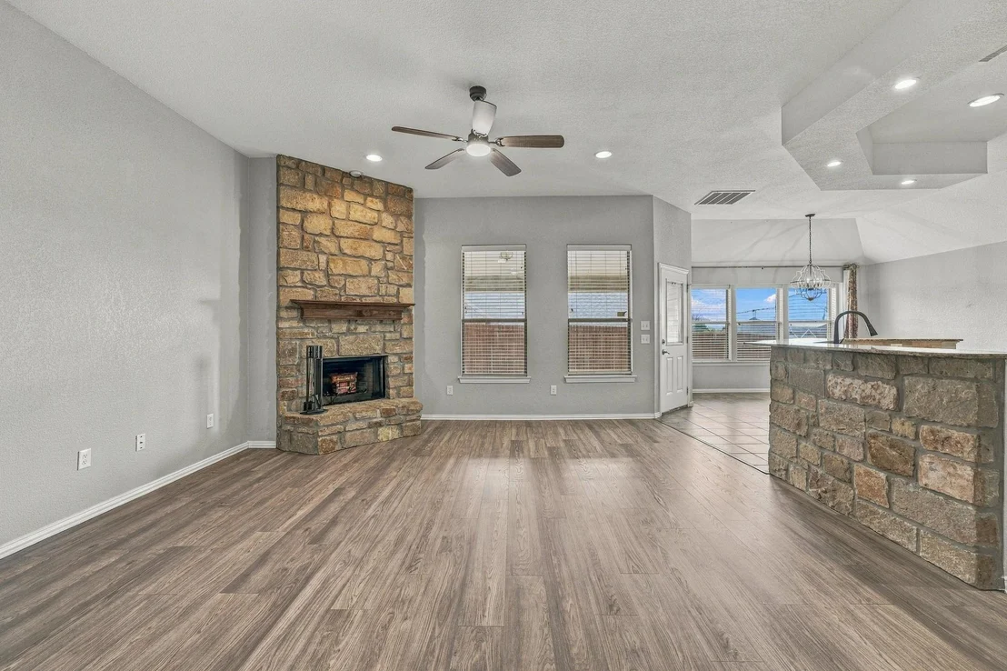 Photo of 914 Winding Road