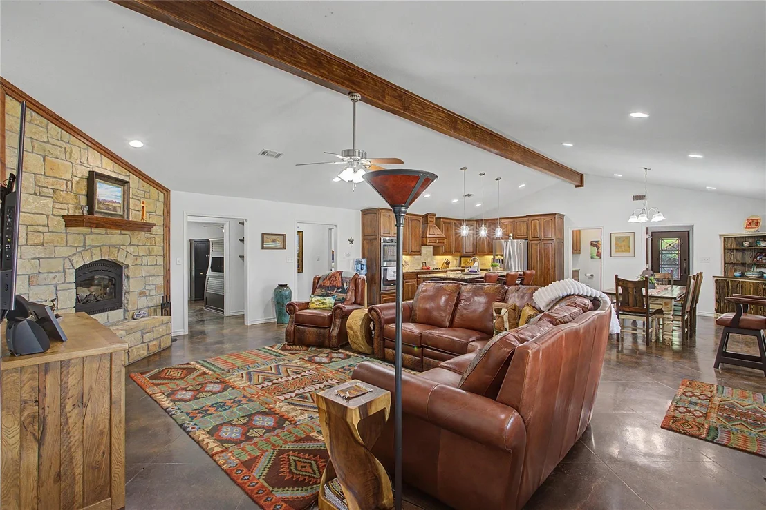 Photo of 2728 S Fm 129