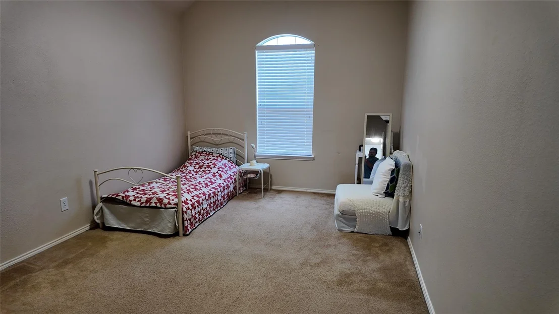Photo of 421 Roundrock Lane