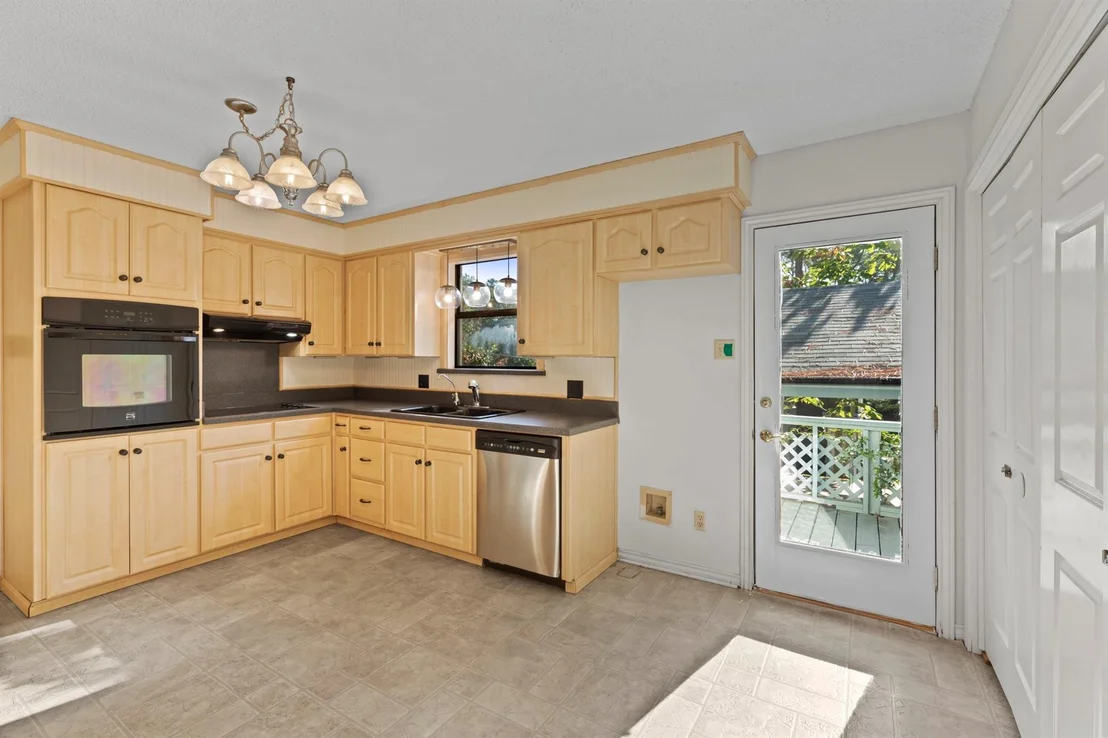 Photo of 1656 Pineview Lane