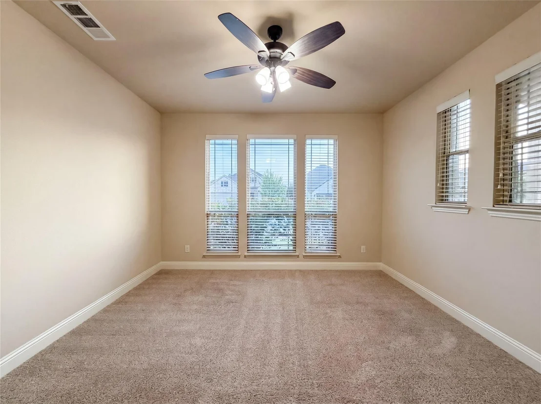 Photo of 725 Lyndhurst Drive
