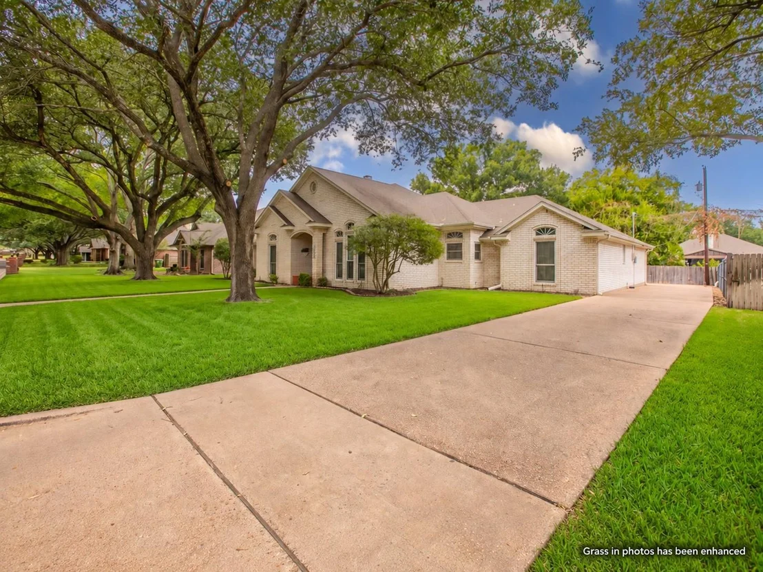 Photo of 9505 Lost Trails Drive