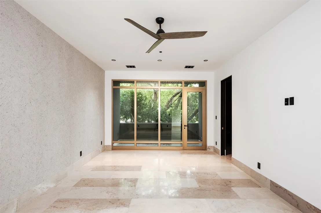 Photo of 10920 Strait Lane