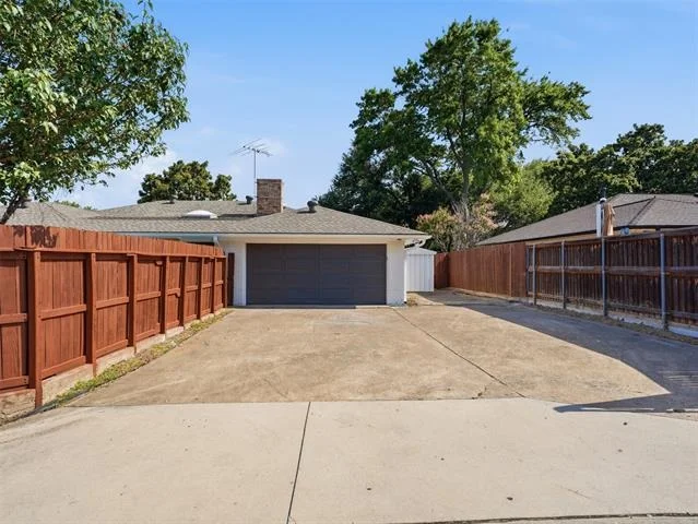 Photo of 2369 Claridge Circle