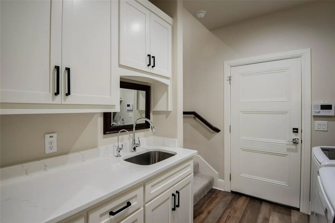 Photo of 8021 White Drive