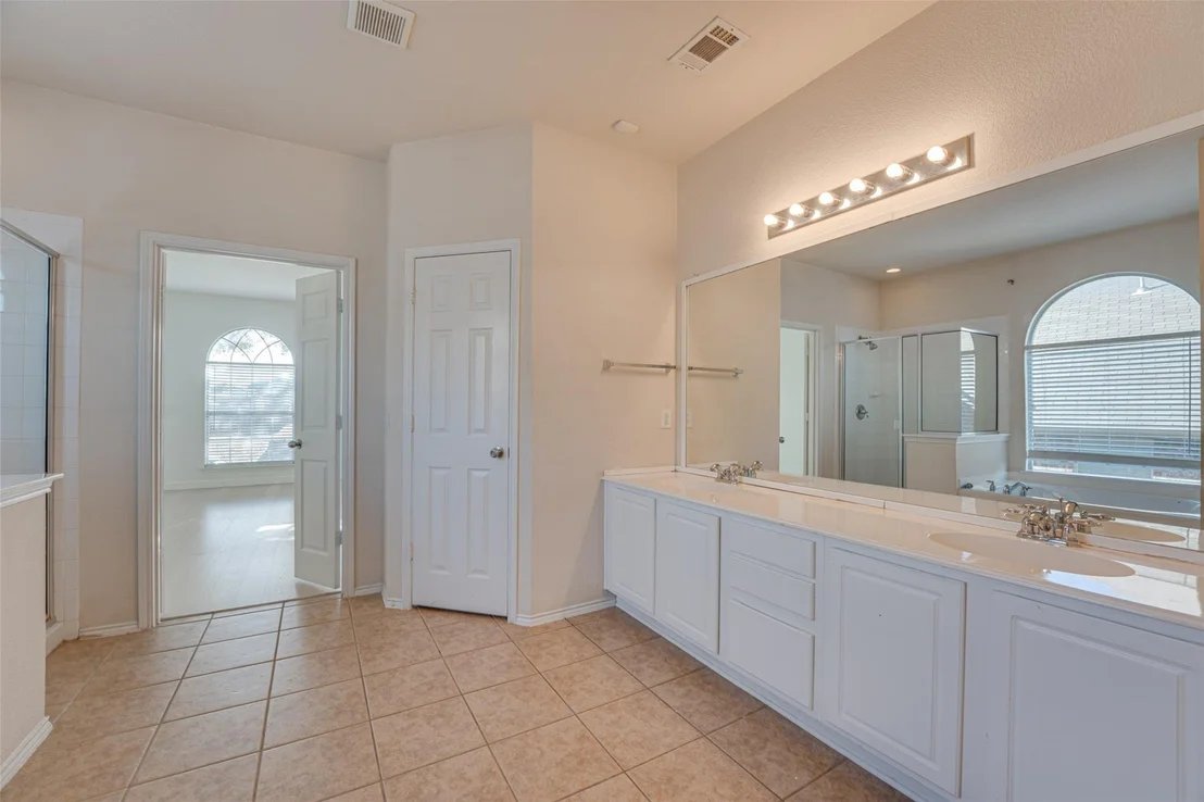 Photo of 558 Presidio Drive
