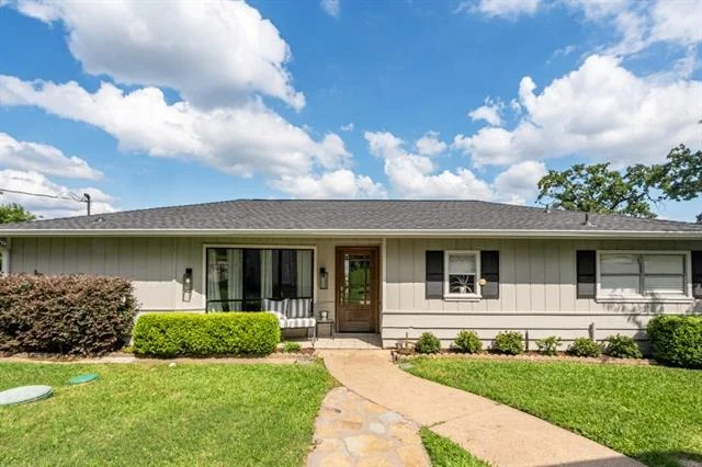 Photo of 138 Pin Oak Drive
