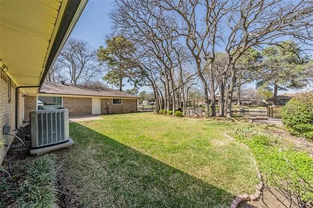 Photo of 2415 Lakeview Circle