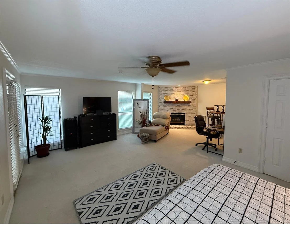 Photo of 6004 Lakehurst Drive