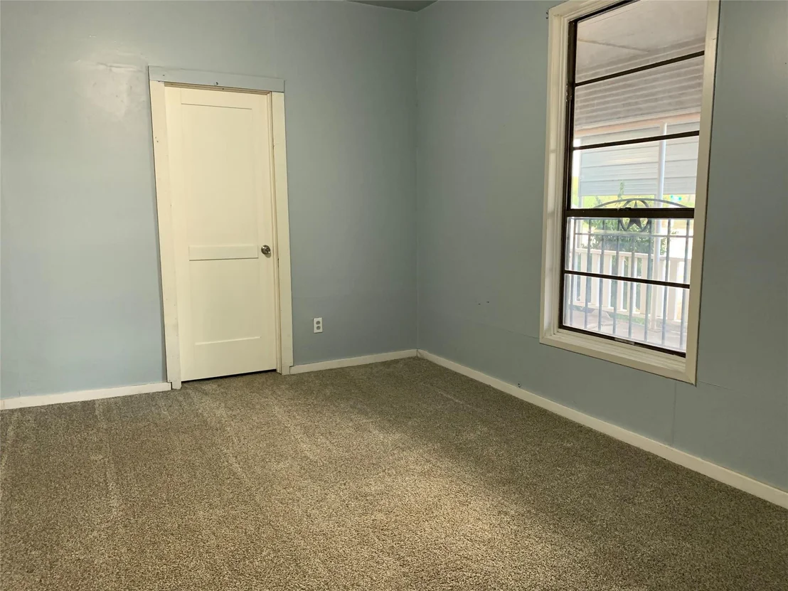 Photo of 915 2nd Street