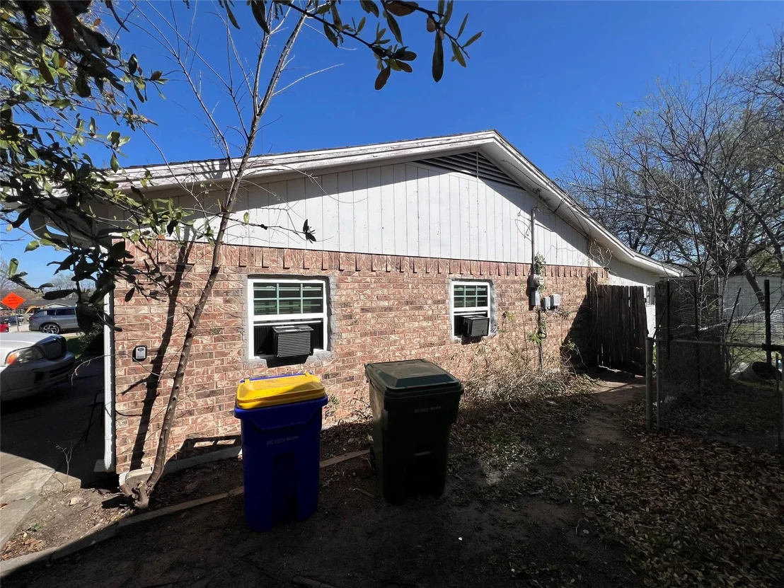 Photo of 6036 Harrison Way