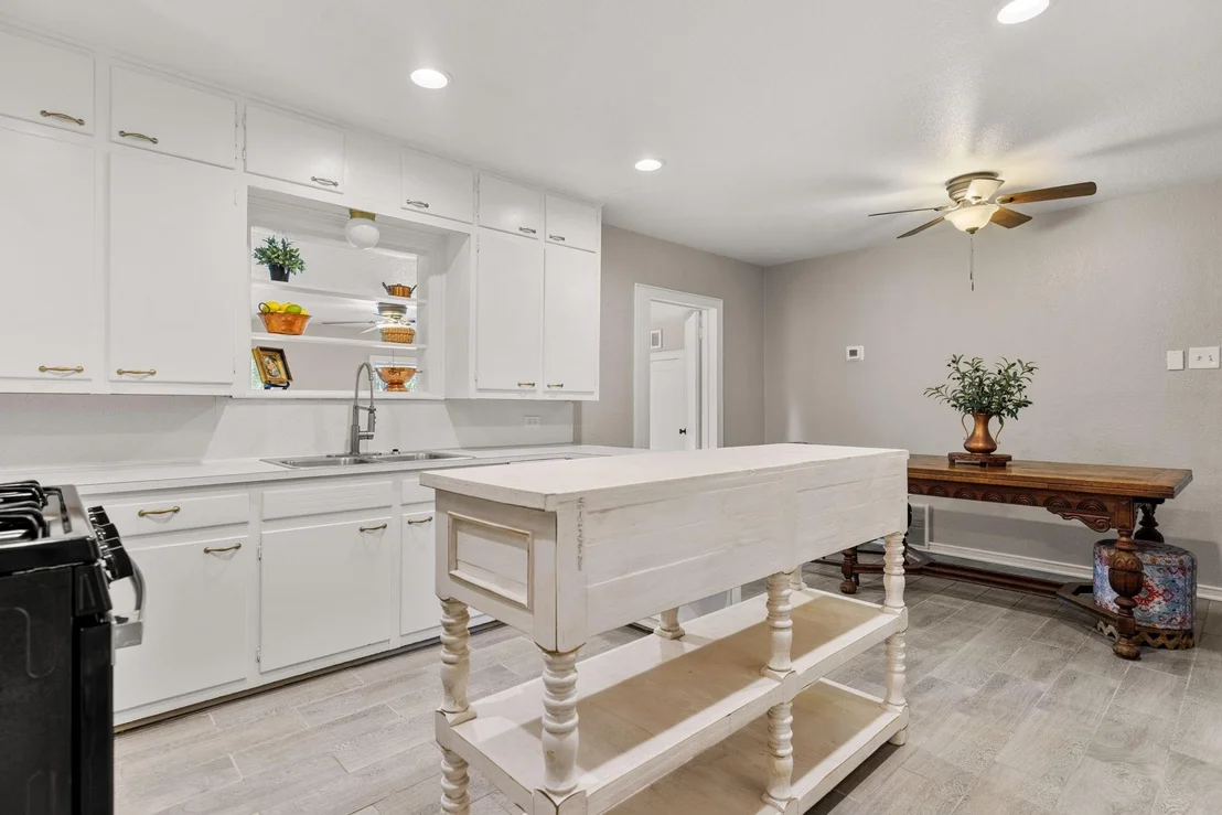 Photo of 2921 Summer Avenue