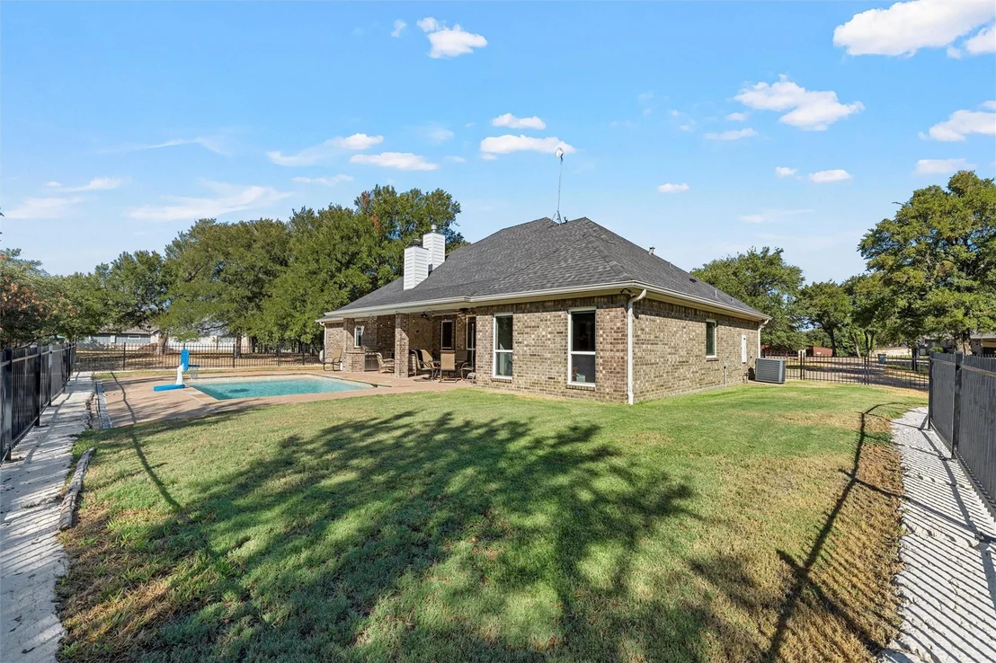 Photo of 580 Whispering Oaks