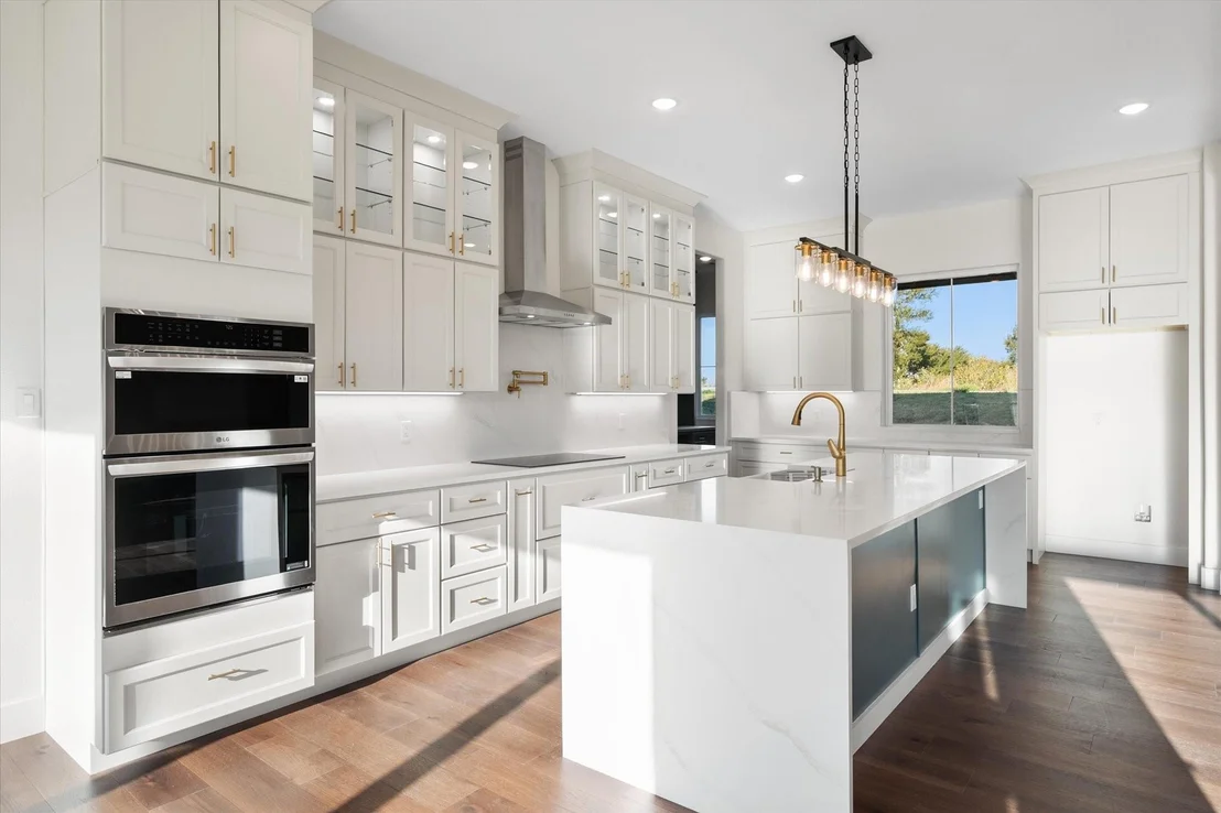 Photo of 554 Shoreside Drive