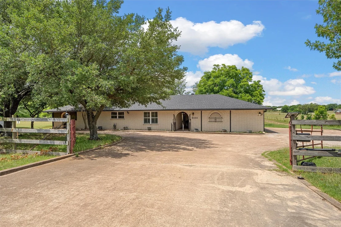 Photo of 5444 OLD LORENA Road