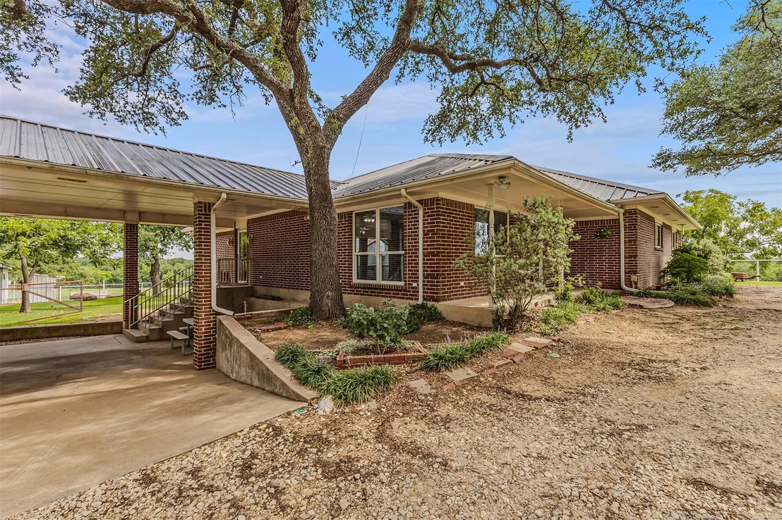 Photo of 339 Colwell Road