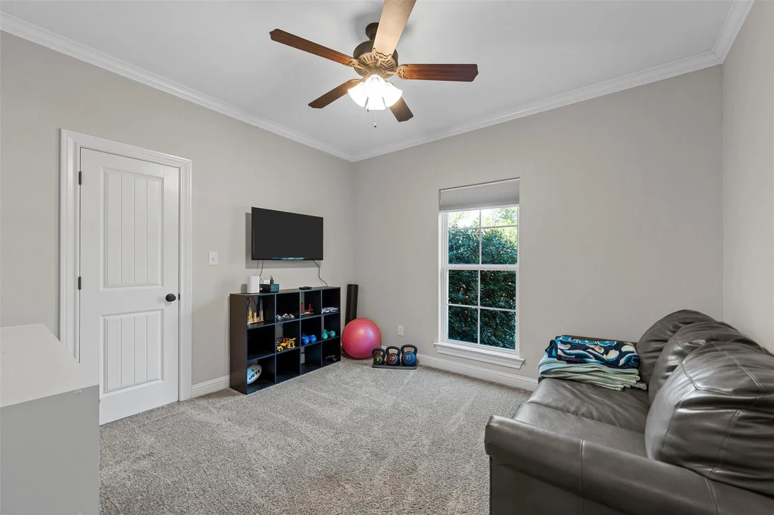 Photo of 580 Whispering Oaks