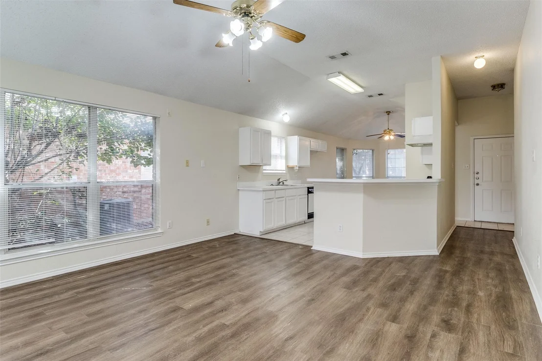 Photo of 718 Indianpaint Drive