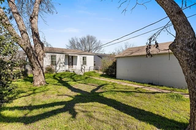 Photo of 2712 Lyle Avenue