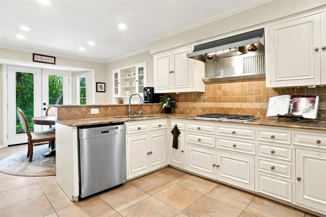 Photo of 933 Blue Lake Circle