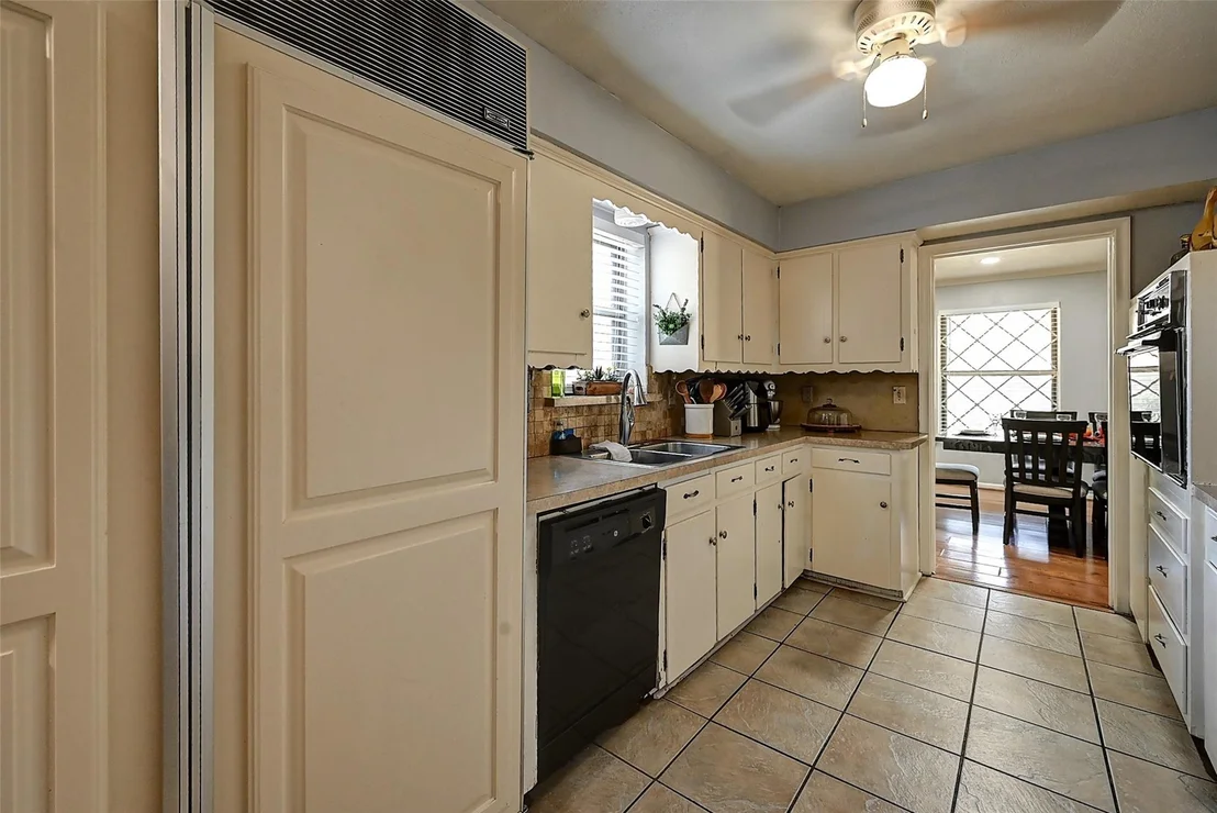 Photo of 3262 Camelot Drive