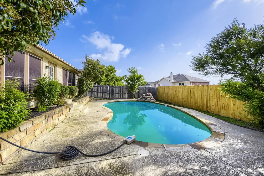 Photo of 915 Hidden Oaks Drive