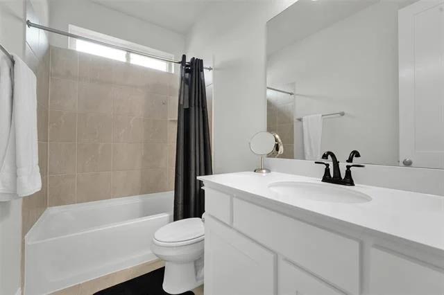 Photo of 3520 Helios Lane