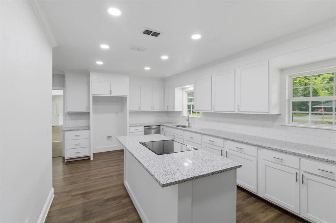 Photo of 325 Sunset Boulevard