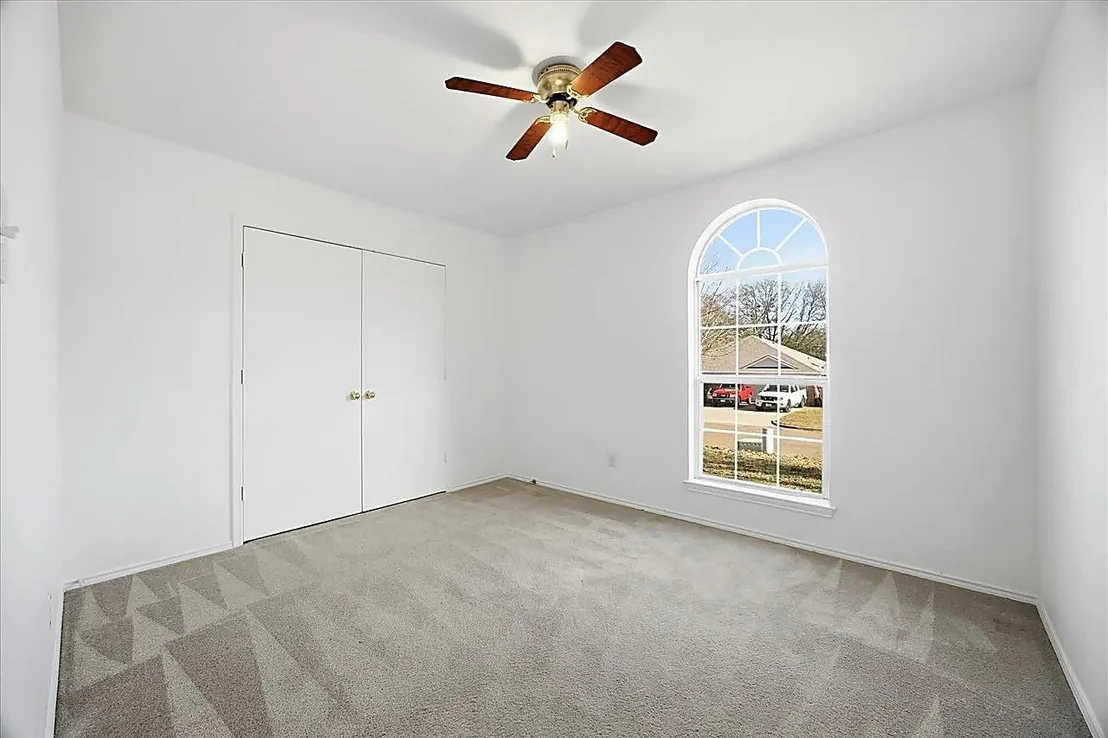 Photo of 334 River Oaks Lane