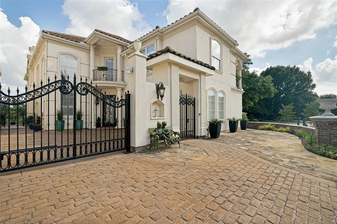 Photo of 5528 Gleneagles Drive