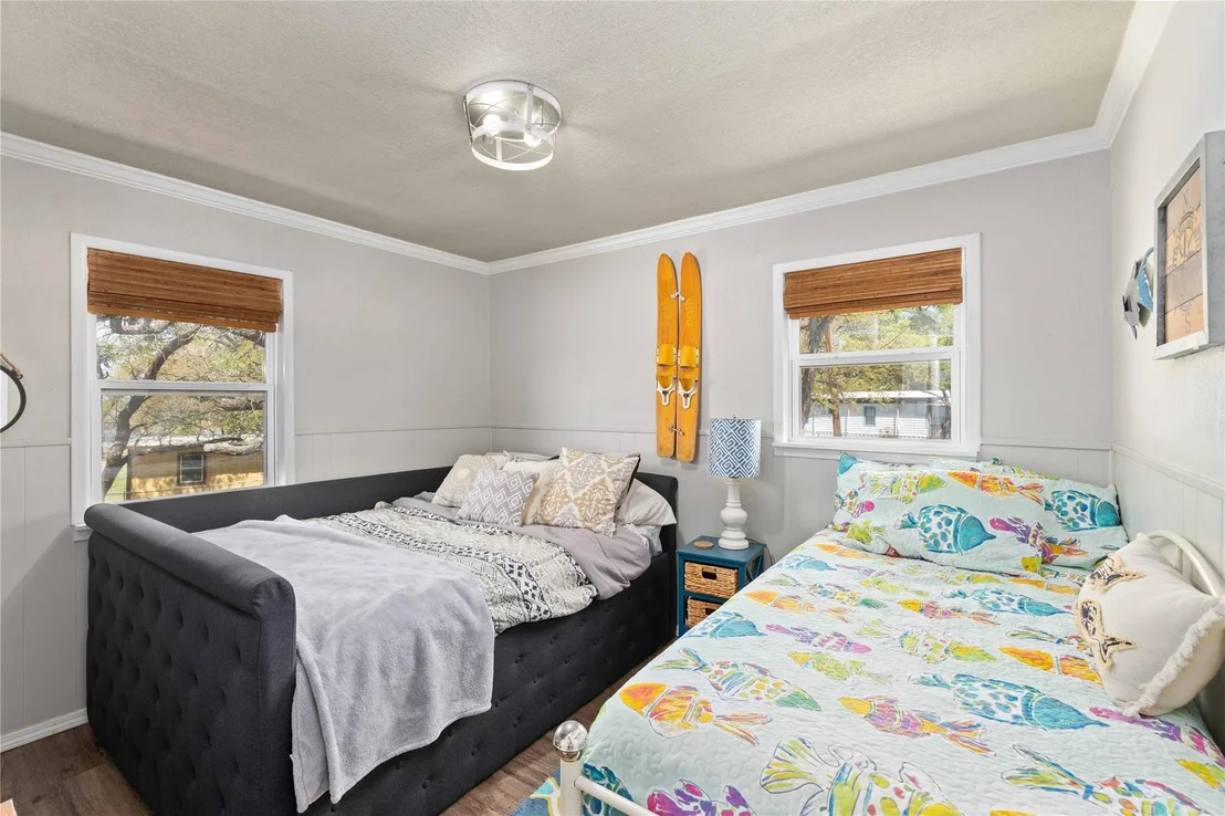 Photo of 3490 Bounding Main
