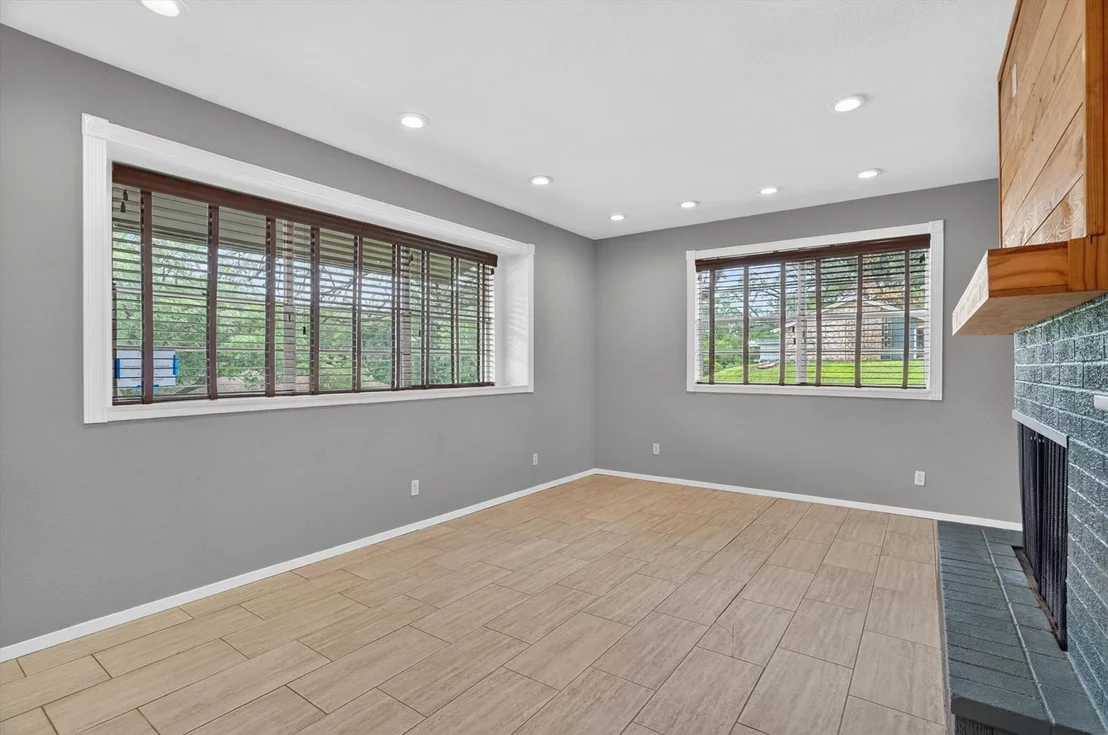 Photo of 6609 Genoa Road