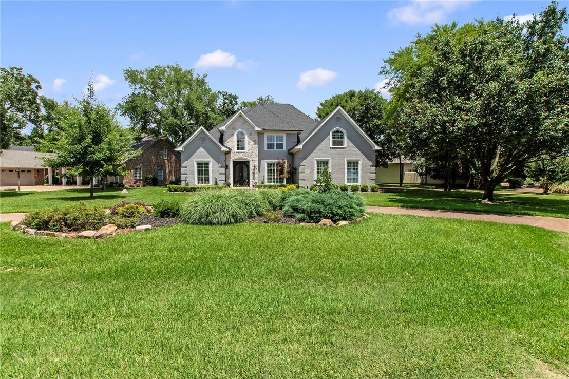 Photo of 301 Saint Andrews Drive