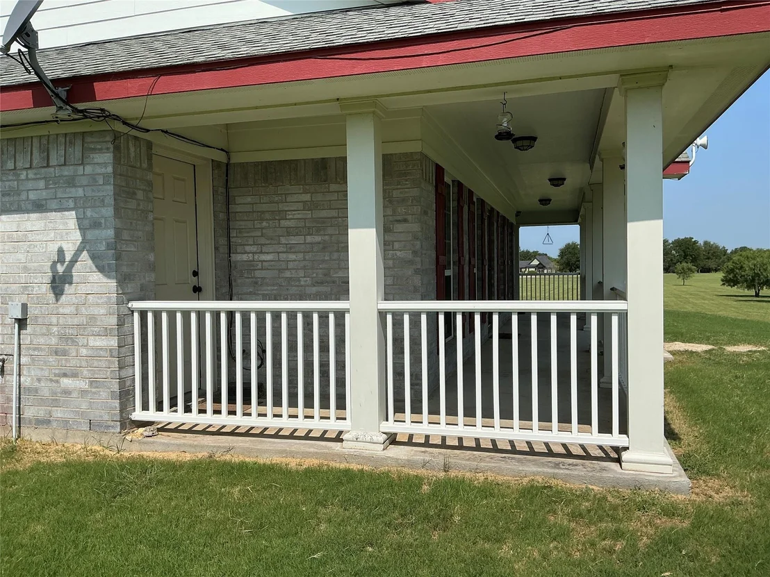 Photo of 333 Lake Point Road