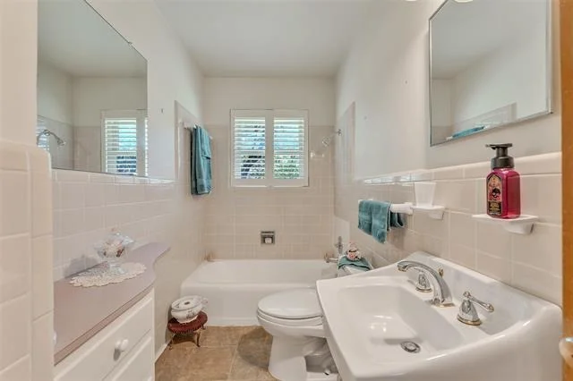 Photo of 1325 Royal Oaks Drive