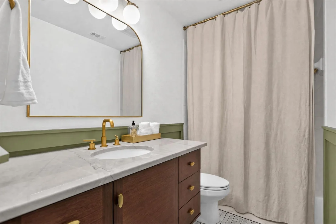 Photo of 1516 Tavistock Road
