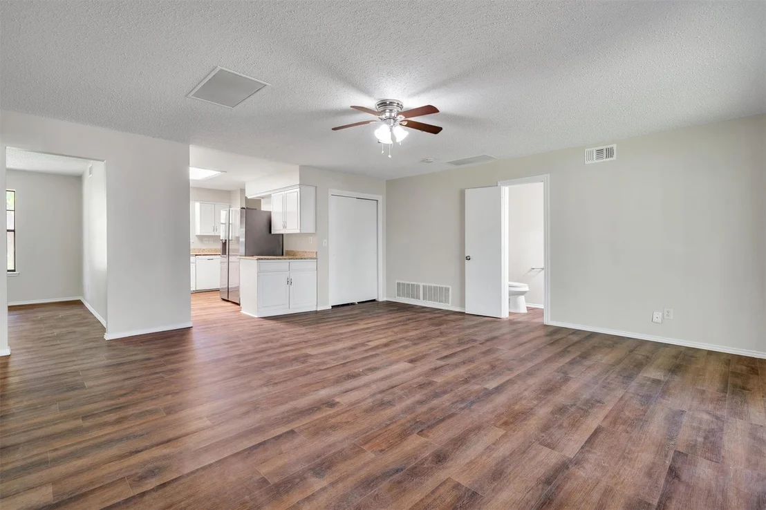 Photo of 209 Mistletoe Lane