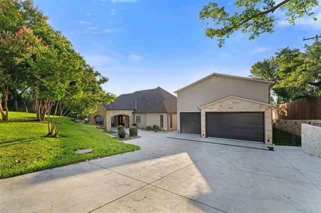 Photo of 12210 Lake Forest Drive