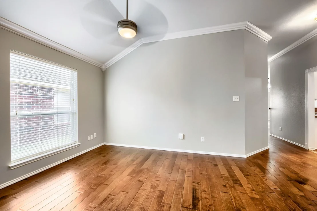 Photo of 915 Hidden Oaks Drive