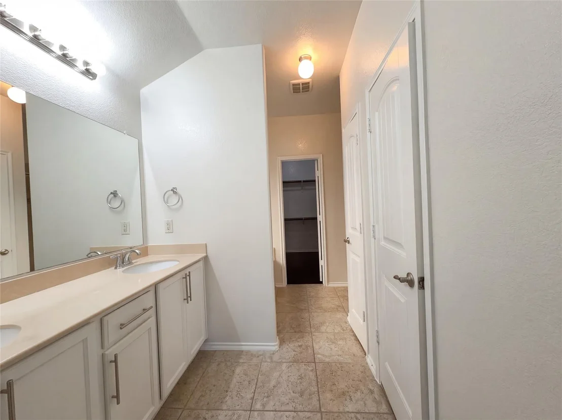 Photo of 5591 Coventry Drive