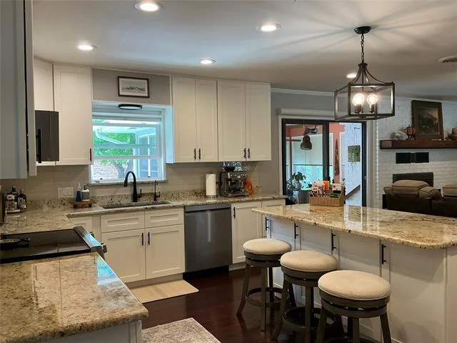 Photo of 900 N Elm Street